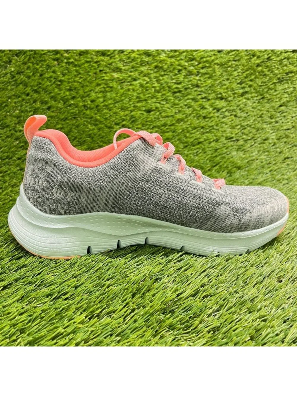 Skechers Arch Fit Comfy Wave Womens Size 6 Gray Pink Running Shoes Sneakers
